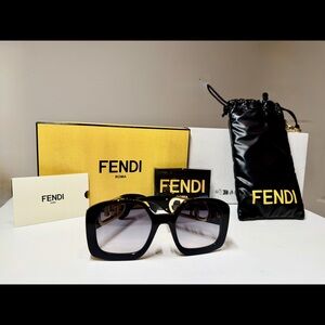 Fendi sunglasses! Like New! Come with all original packaging!